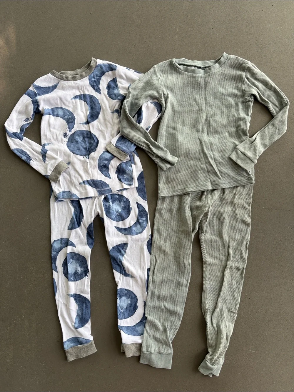 Burt's Bees Kids 2-Pack Moon Print and Thermal Waffle Pajama Set Size 5
